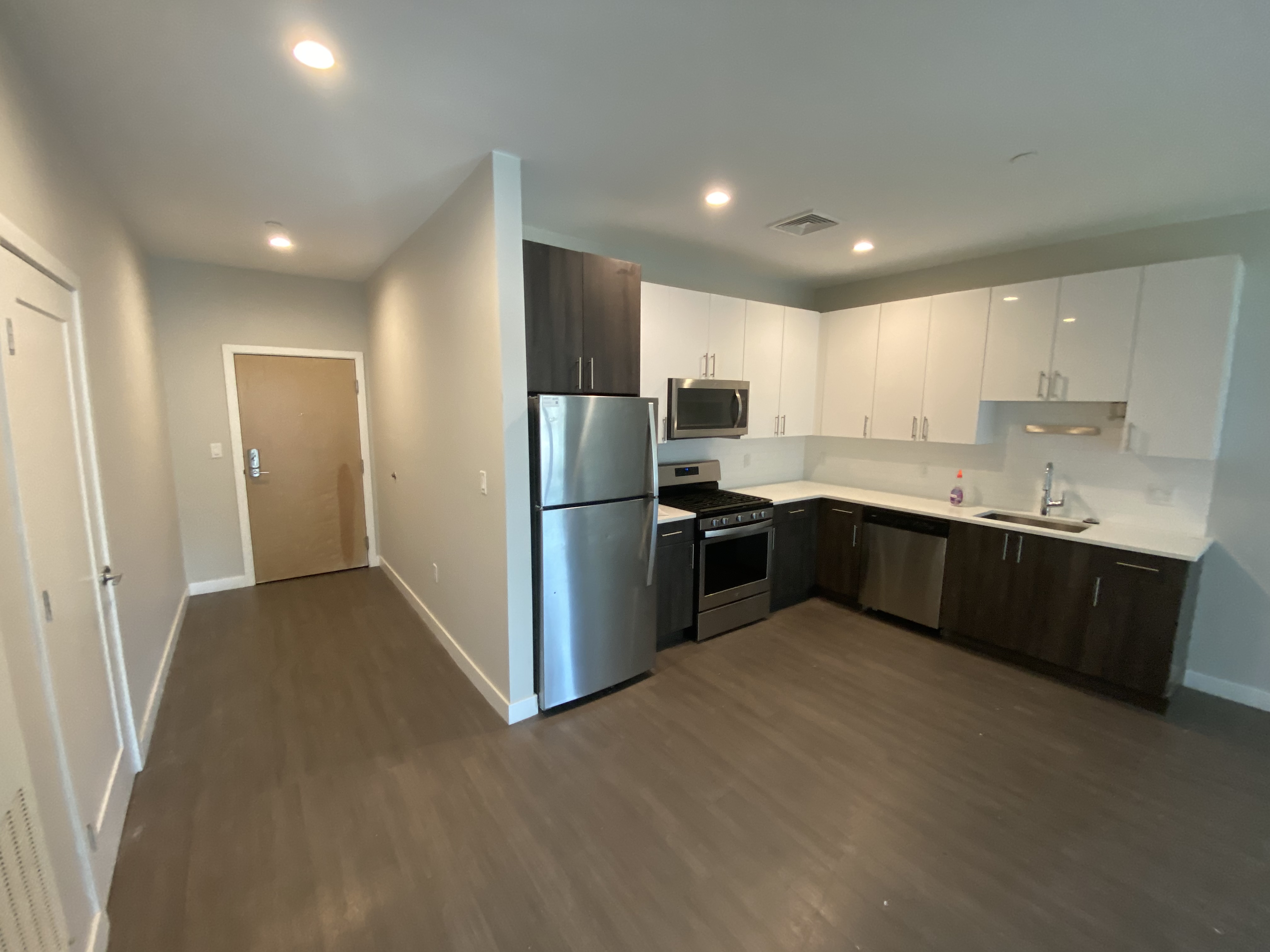 1 bed, 1.5 bath apartment for rent at 28 Bridge Unit 2, Quincy — photo 3 of 7