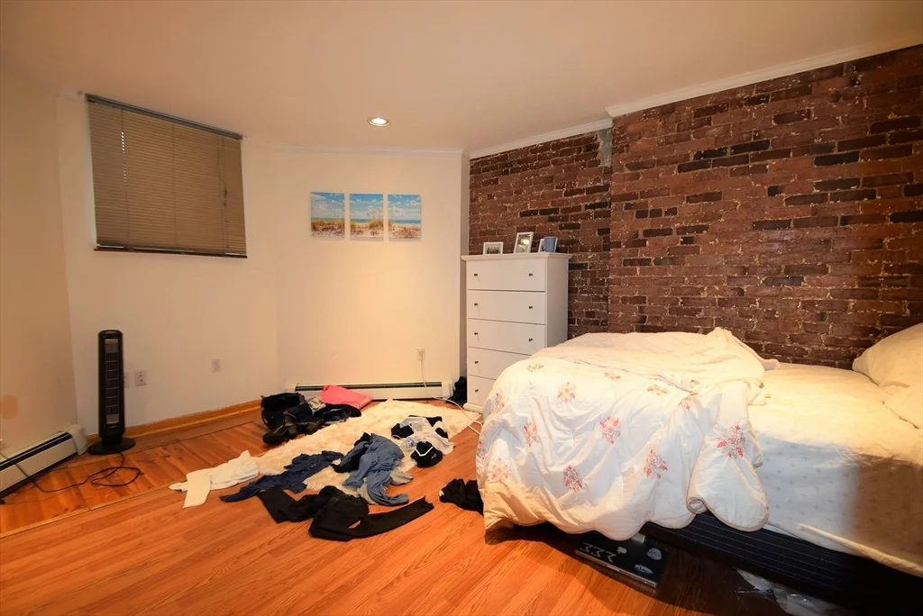 1689 Beacon St, Aspinwall Hill