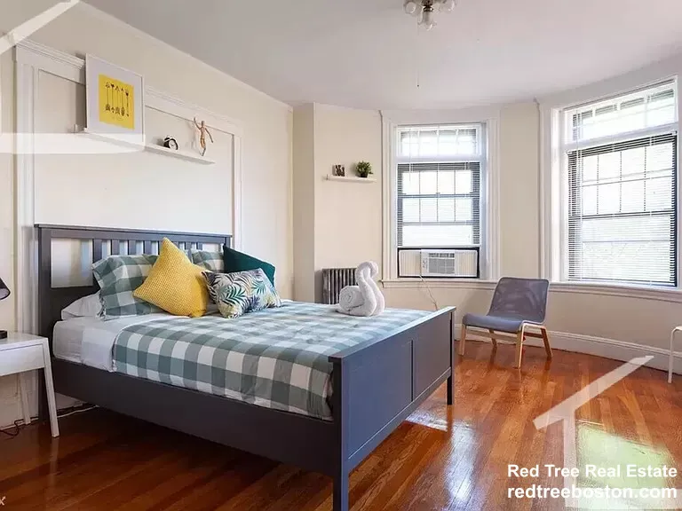 1247 Beacon St, Coolidge Corner