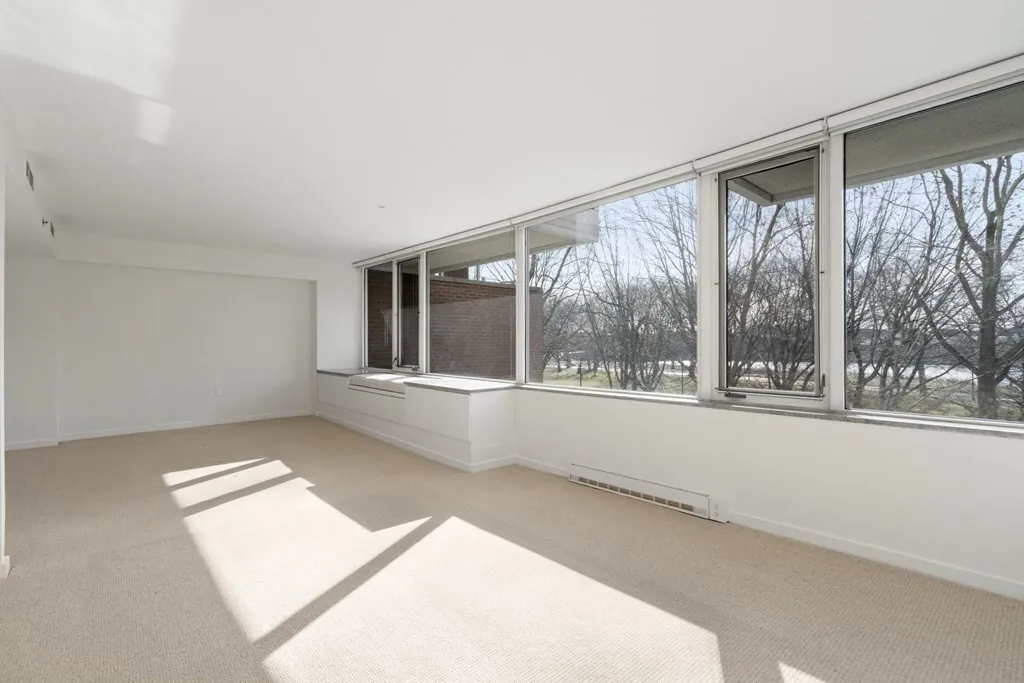 975 Memorial Dr, Harvard Square