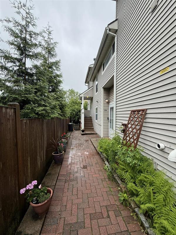 32 Warwick St, Powder House Square