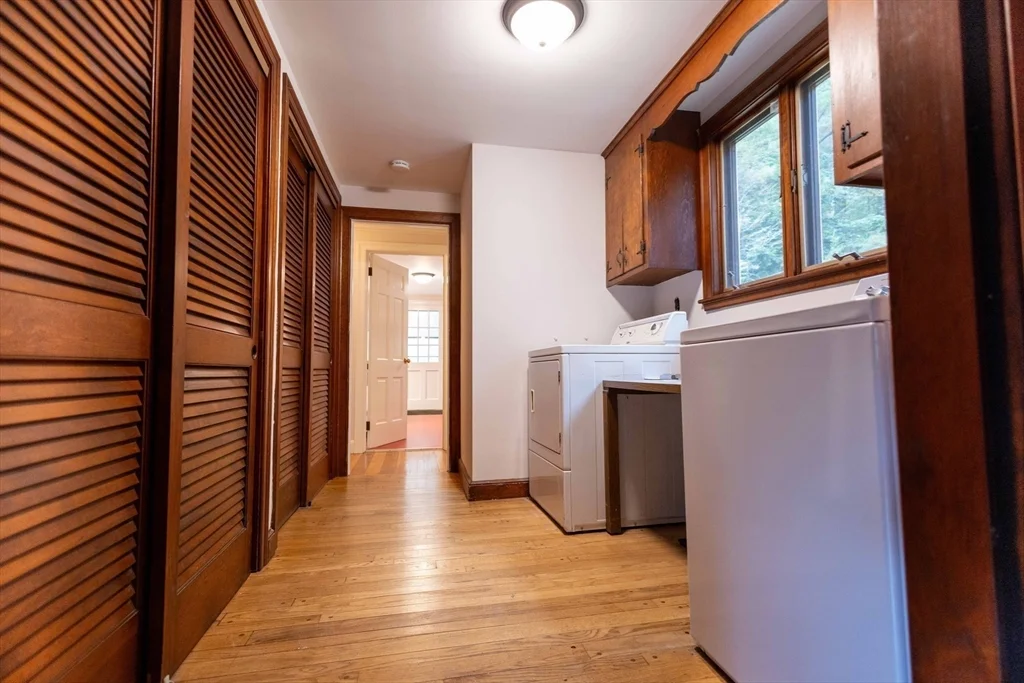 195 Dover Rd, Westwood