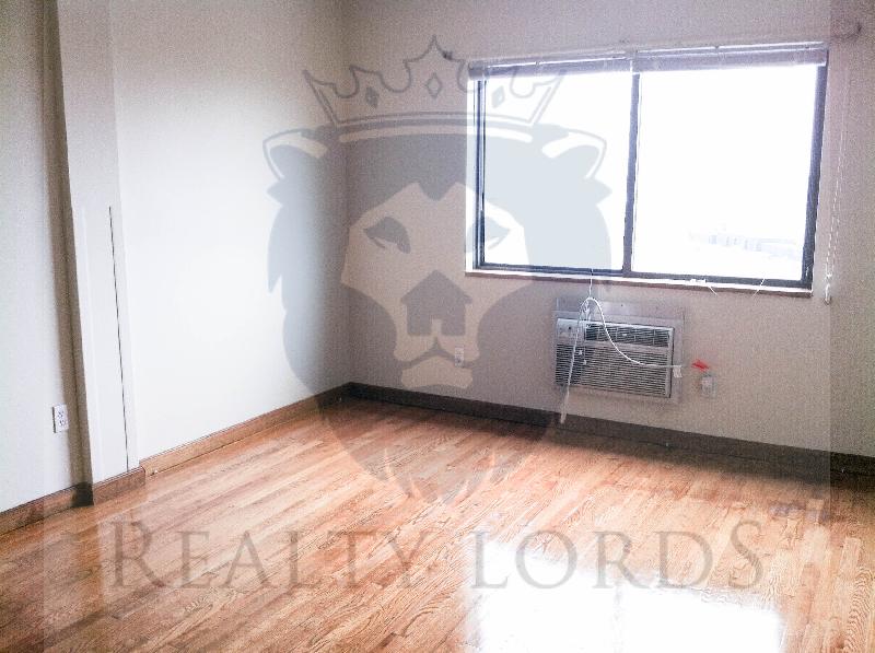 3 bed, 2 bath apartment for rent at 110 Commonwealth Ave Unit 714, Allston — photo 3 of 4