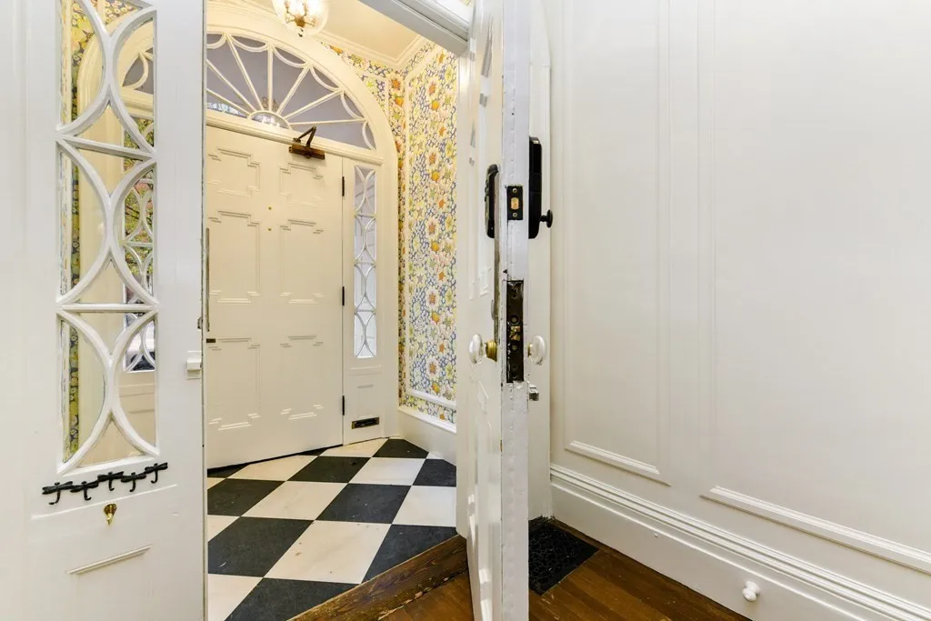 48 Mount Vernon St, Beacon Hill