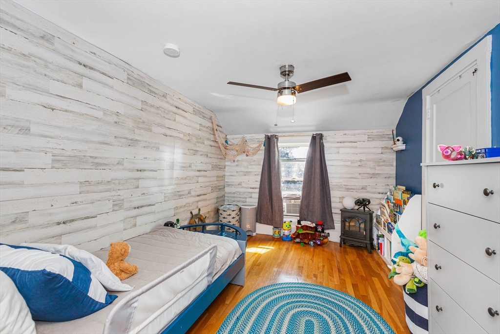 1079 Shirley St, Point Shirley