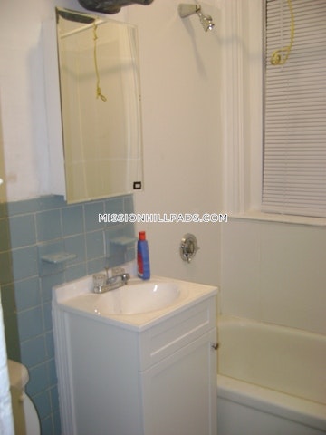3 bed, 1 bath apartment for rent at 887 Huntington Ave Unit 2, Mission Hill — photo 2 of 15