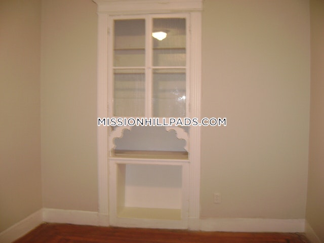 3 bed, 1 bath apartment for rent at 887 Huntington Ave Unit 2, Mission Hill — photo 3 of 15
