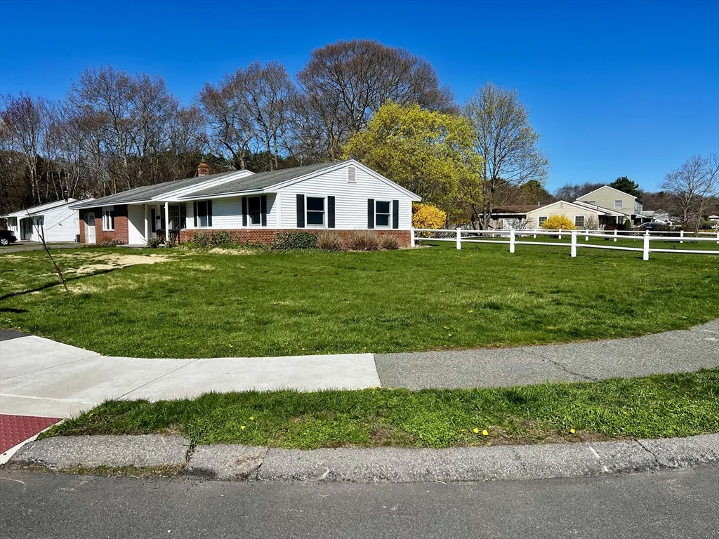 1 Perkins Rd, Danvers