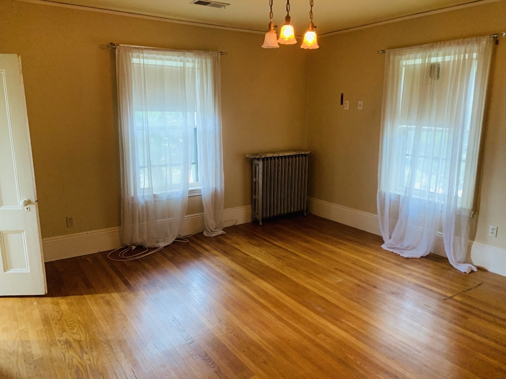 984 Chestnut St, Newton Upper Falls