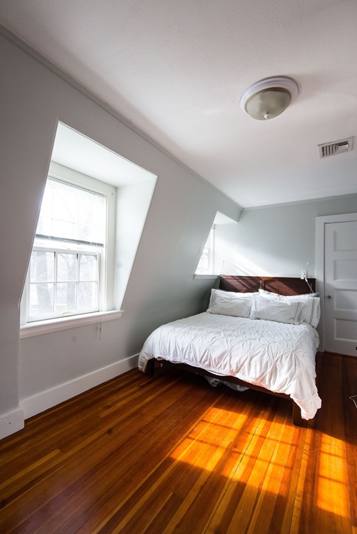 2 bed, 1 bath apartment for rent at 1117 Boylston St Unit B, Chestnut Hill — photo 5 of 9