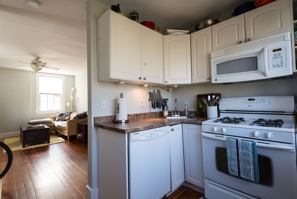 2 bed, 1 bath apartment for rent at 1117 Boylston St Unit B, Chestnut Hill — photo 3 of 9