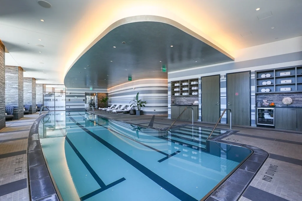 1 Dalton St, Back Bay