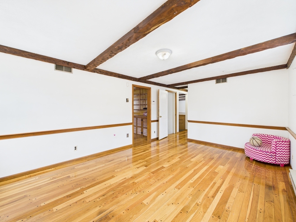 215 Stoney Lea Rd, Precinct One/Upper Dedham