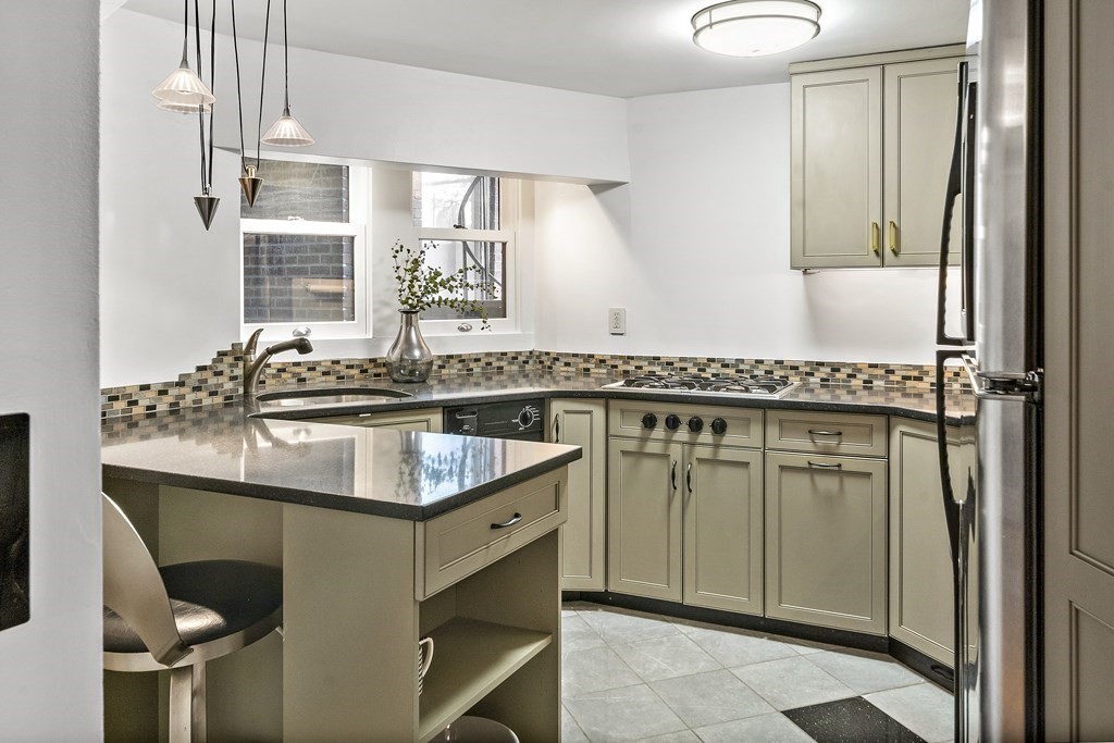 1 bed, 1 bath apartment for rent at 112 Pinckney St Unit 5, East Boston — photo 10 of 14