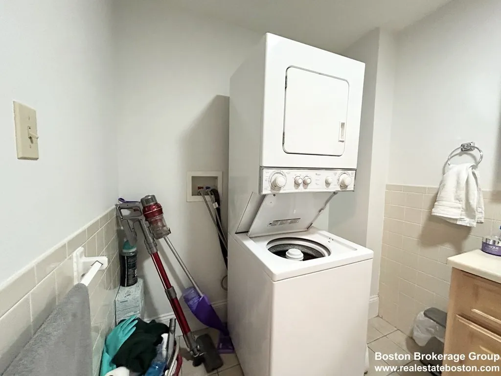 916 Dorchester St, Boston