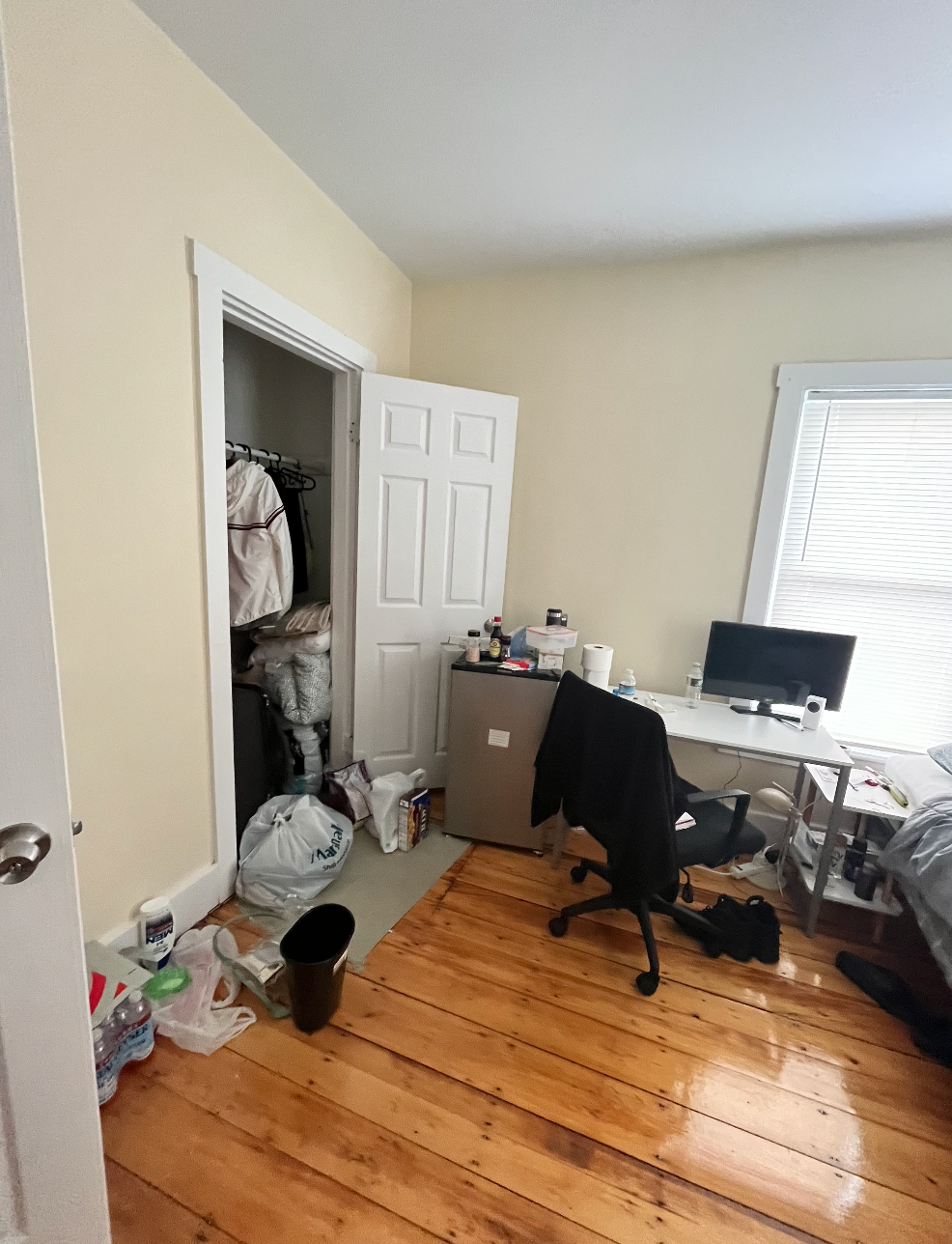 6 bed, 1 bath apartment for rent at 8 Pratt St Unit 1, Allston — photo 7 of 23
