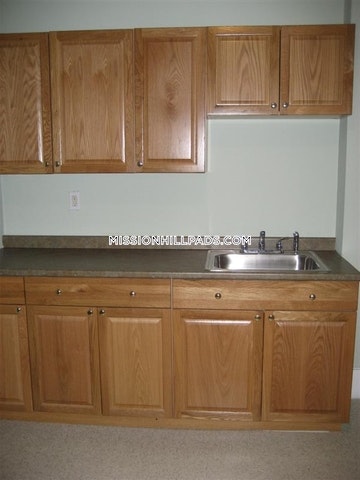 3 bed, 1 bath apartment for rent at 887 Huntington Ave Unit 2, Mission Hill — photo 8 of 15