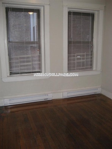 3 bed, 1 bath apartment for rent at 887 Huntington Ave Unit 2, Mission Hill — photo 10 of 15