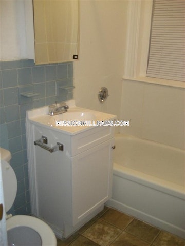 3 bed, 1 bath apartment for rent at 887 Huntington Ave Unit 2, Mission Hill — photo 11 of 15