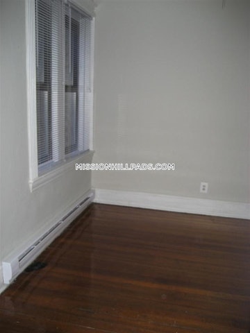 3 bed, 1 bath apartment for rent at 887 Huntington Ave Unit 2, Mission Hill — photo 12 of 15