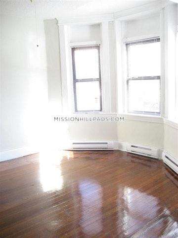 3 bed, 1 bath apartment for rent at 887 Huntington Ave Unit 2, Mission Hill — photo 13 of 15