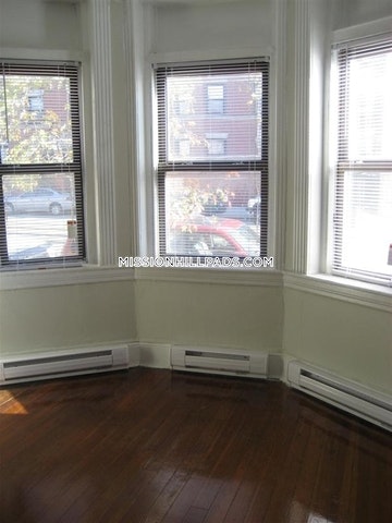 3 bed, 1 bath apartment for rent at 887 Huntington Ave Unit 2, Mission Hill — photo 14 of 15