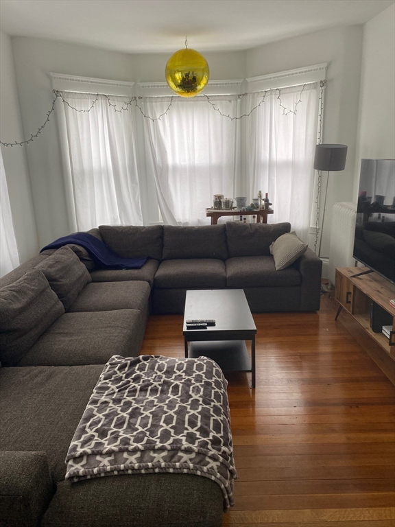 19 Beach Rd, Winthrop