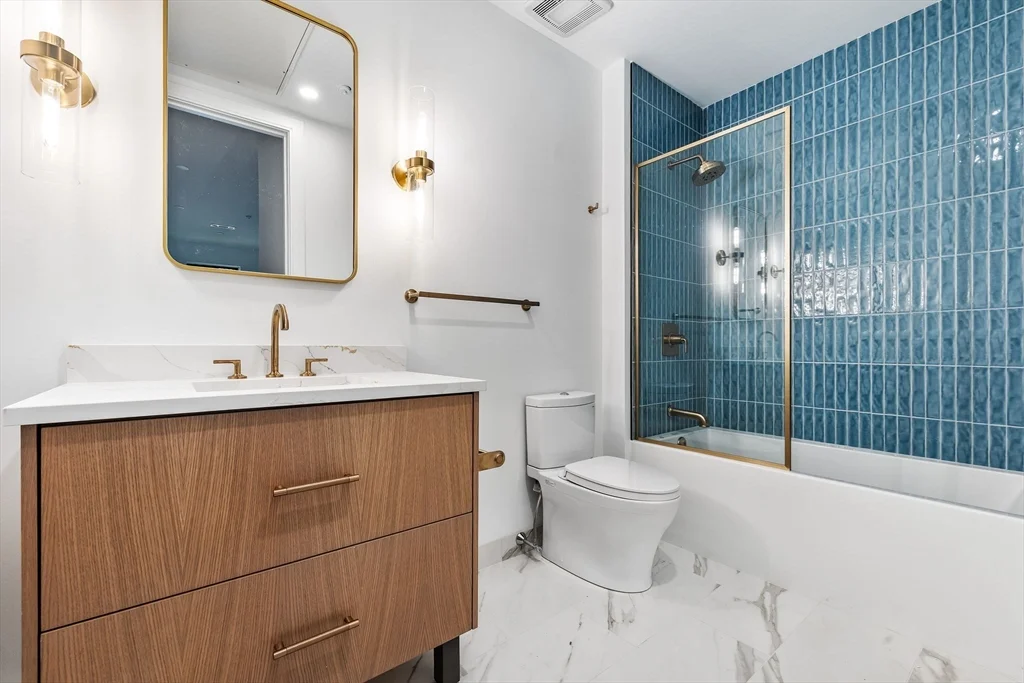 1114 Beacon St, Newton Center