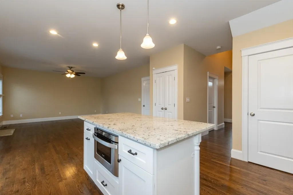 15 Hialeah Ln, Framingham