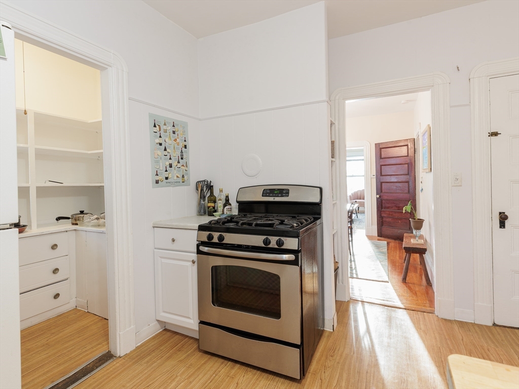 13 Oxford Ave, Belmont