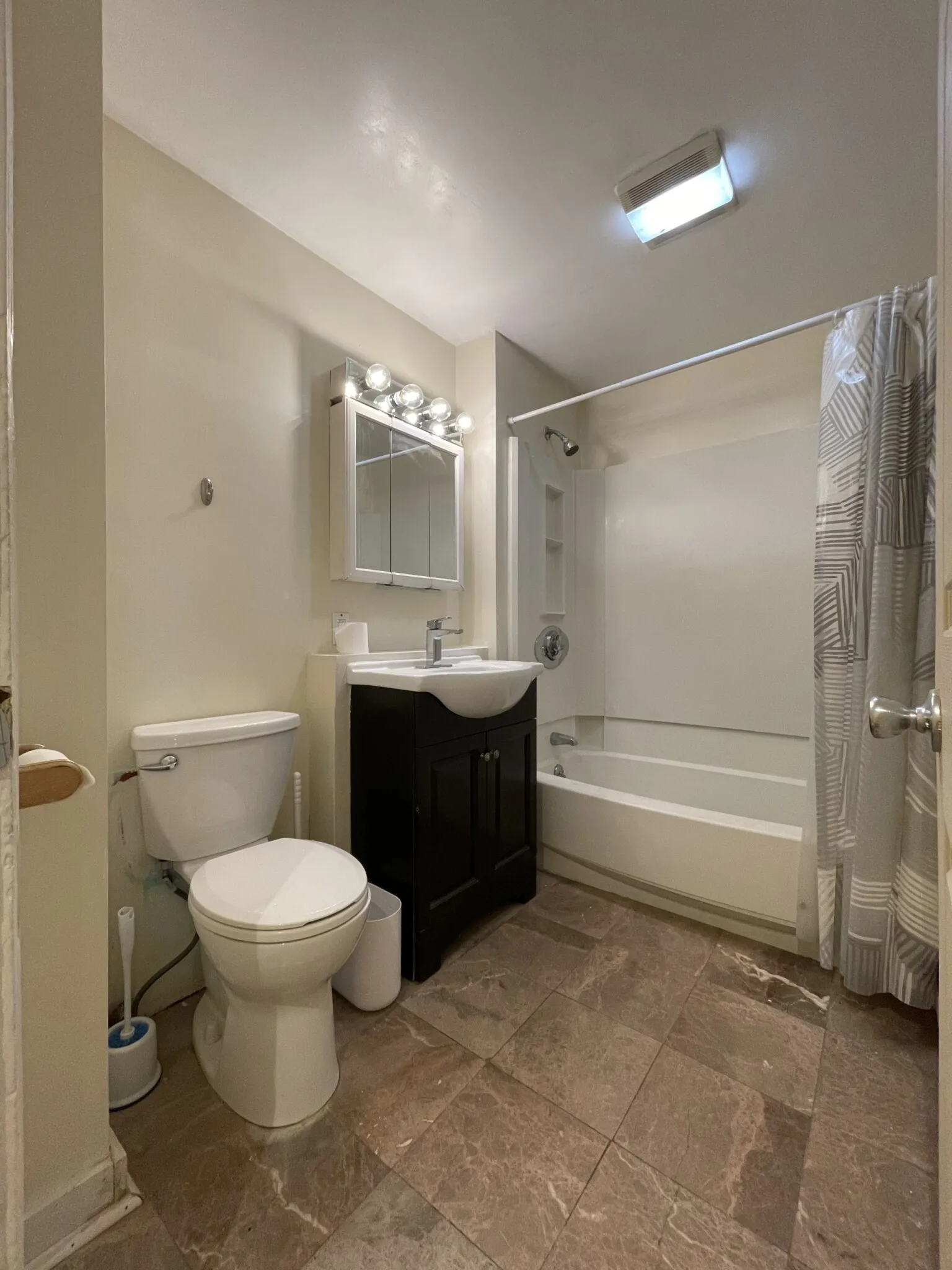 46 Middle St, South Boston