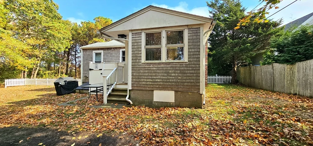 93 Ploughed Neck Rd, East Sandwich