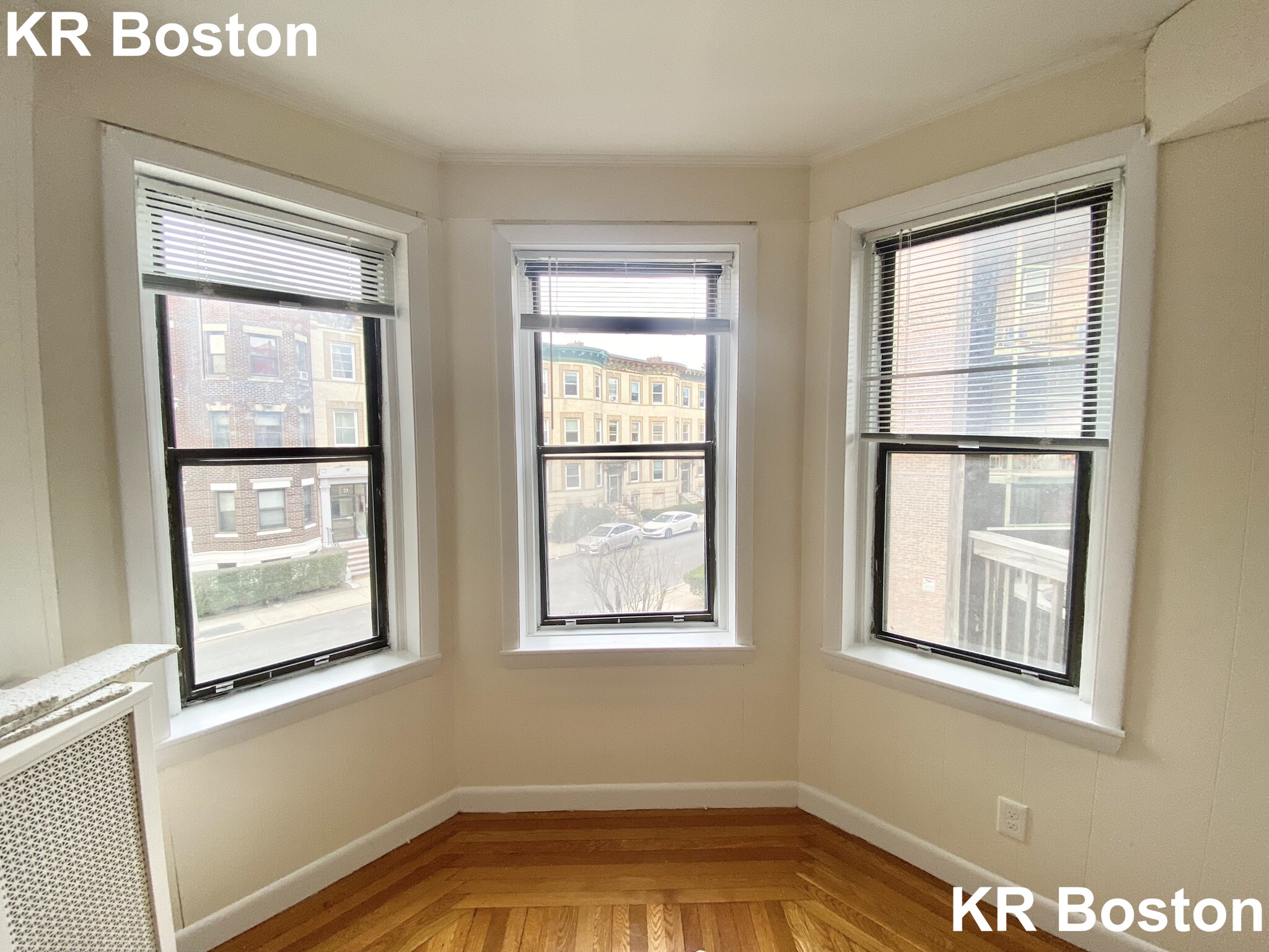 3 bed, 1.5 bath apartment for rent at 1137 Commonwealth Ave Unit 4, Allston — photo 3 of 4