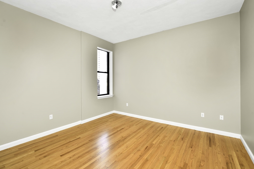 3 Forest St, Medford