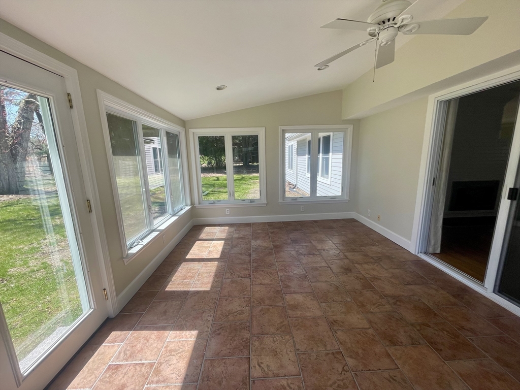 10 Pinegrove, Hingham