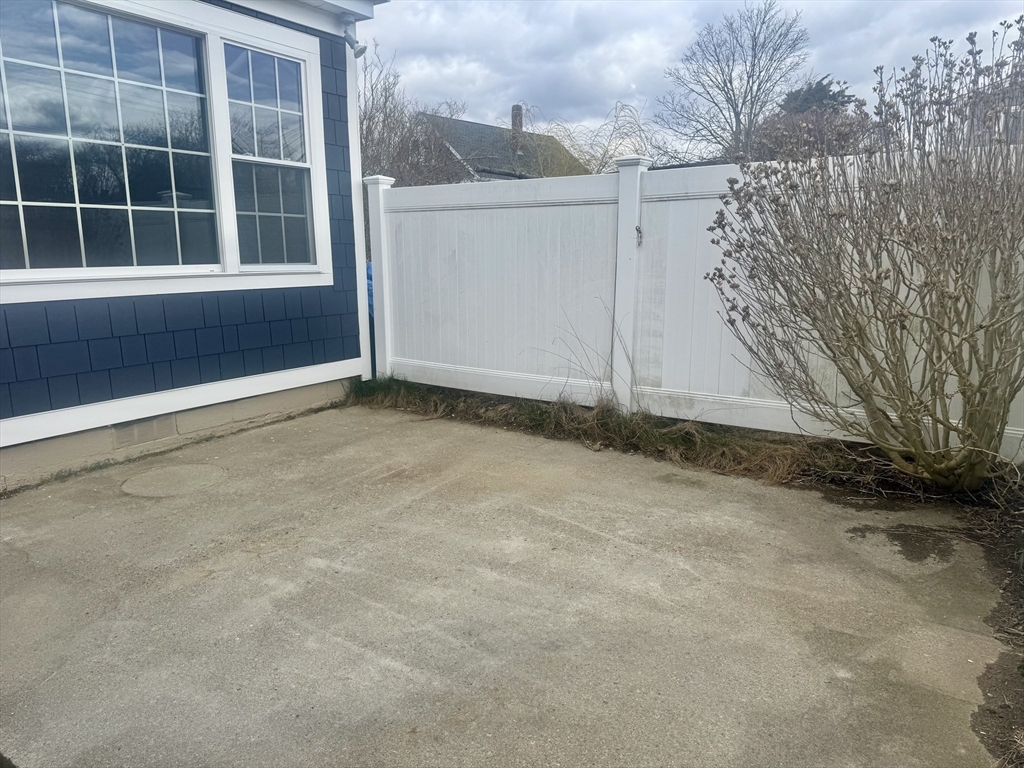 672 W Rodney French Blvd, Far North