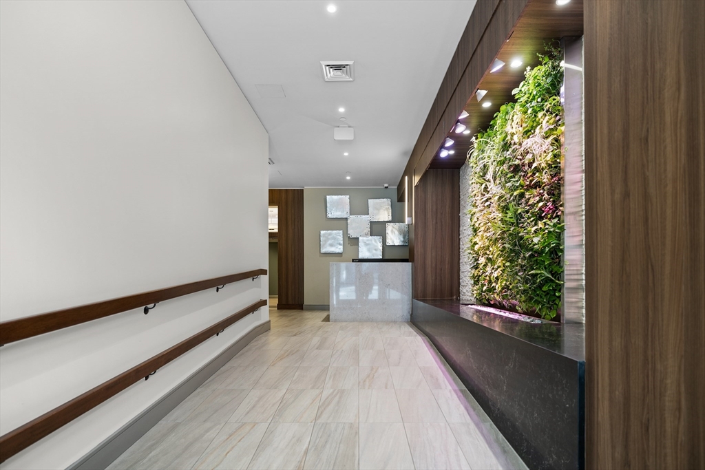 121 Portland St, West End