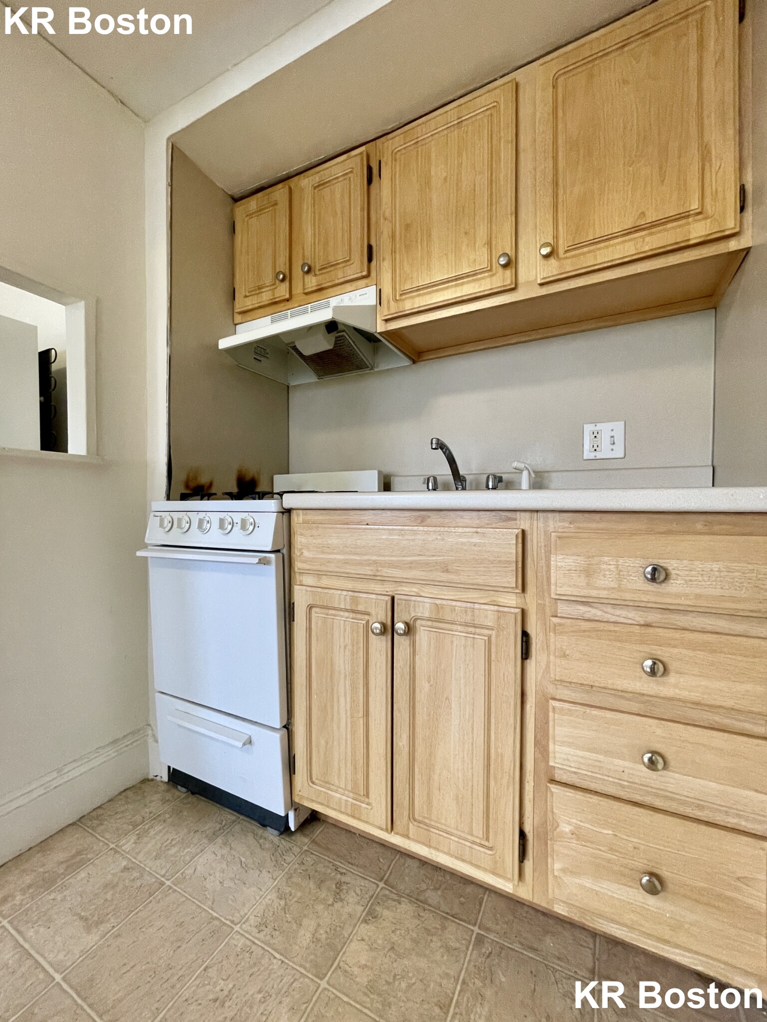 Studio bed, 1 bath apartment for rent at 1141 Commonwealth Ave Unit 12, Brighton — photo 1 of 5