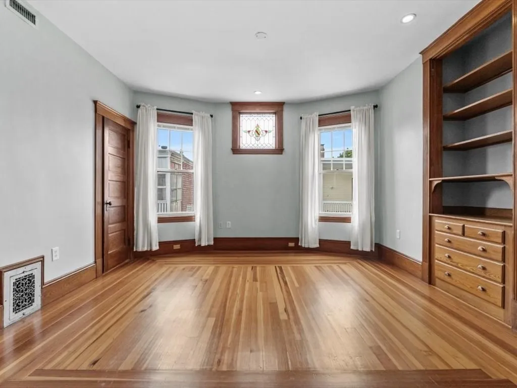 10 Ticknor St, South Boston