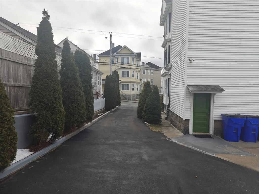 452 Osborn St, Fall River