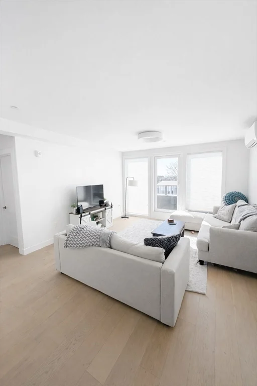 654 E Broadway, South Boston