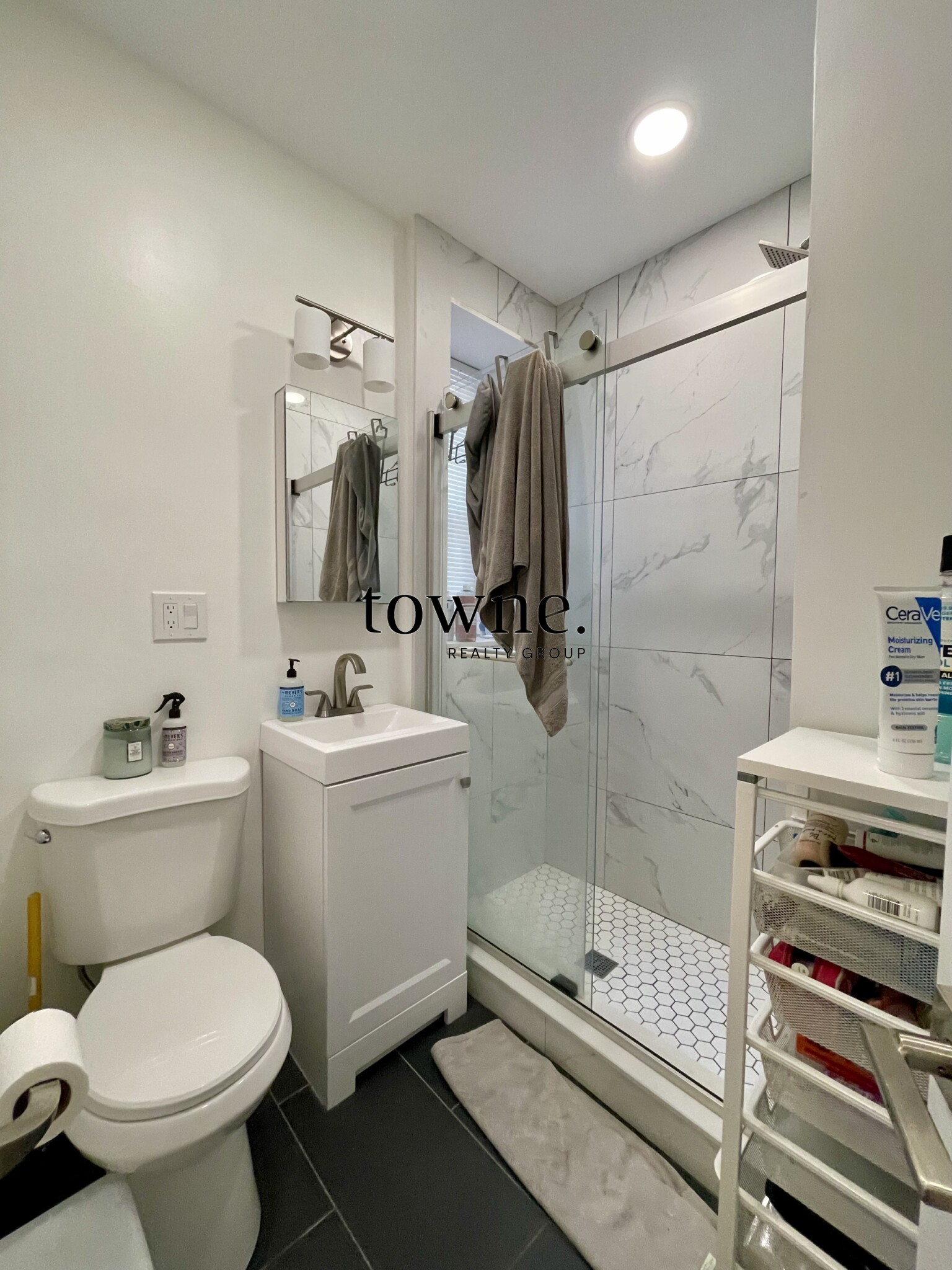 102 Queensberry St, Fenway