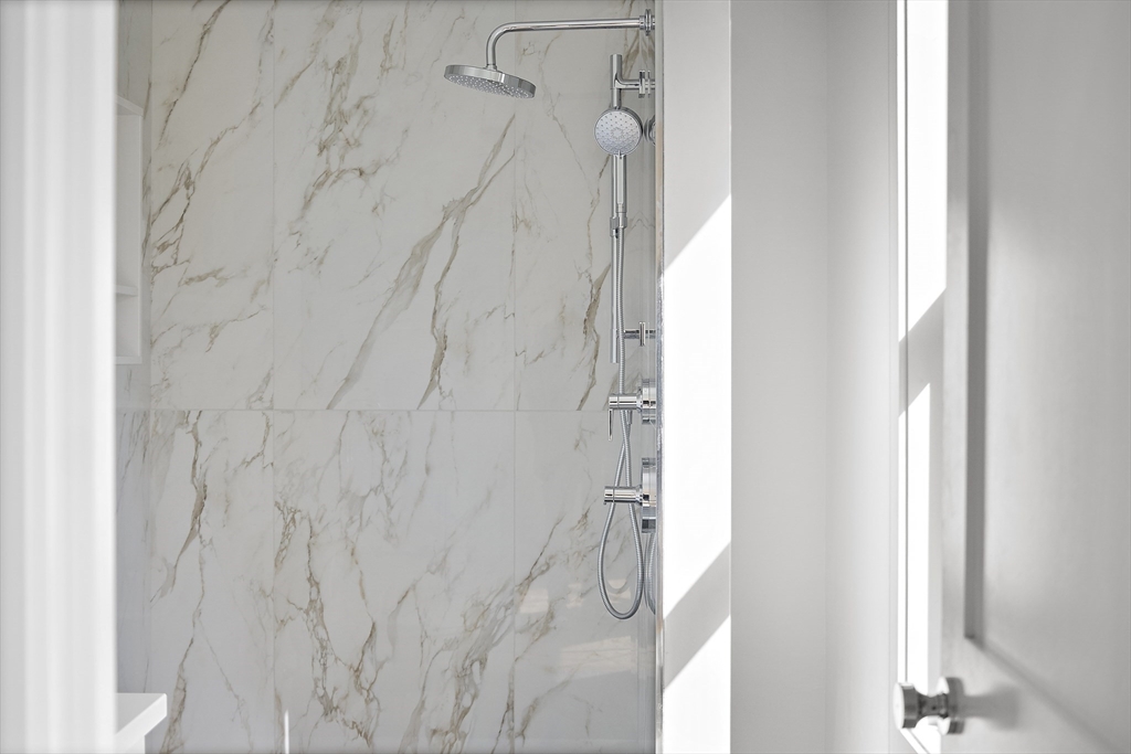 298 Maverick St, East Boston