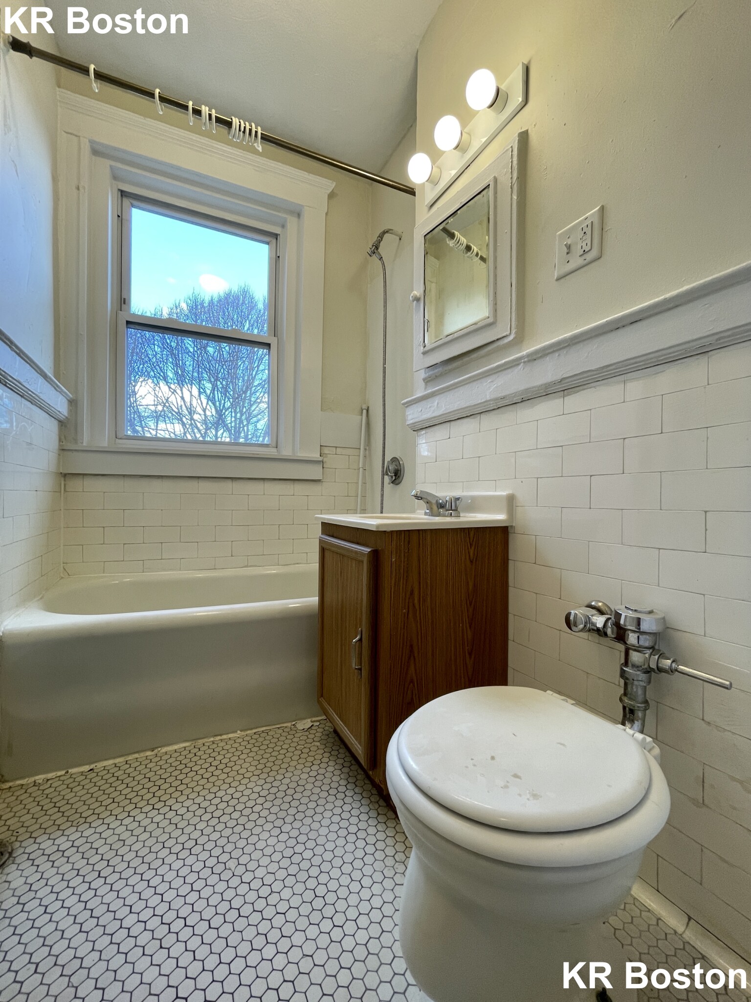 Studio bed, 1 bath apartment for rent at 1163 Boylston St Unit 32, Fenway — photo 3 of 3