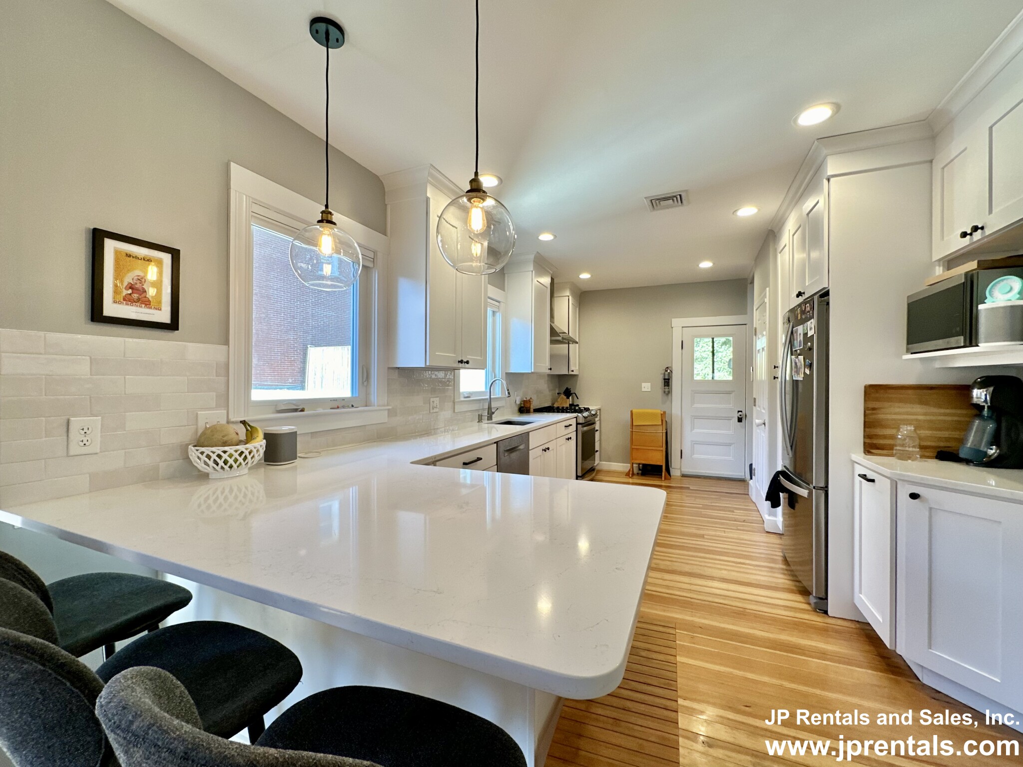4 bed, 2 bath apartment for rent at 22 Sedgwick St Unit 2, Jamaica Plain — photo 2 of 26