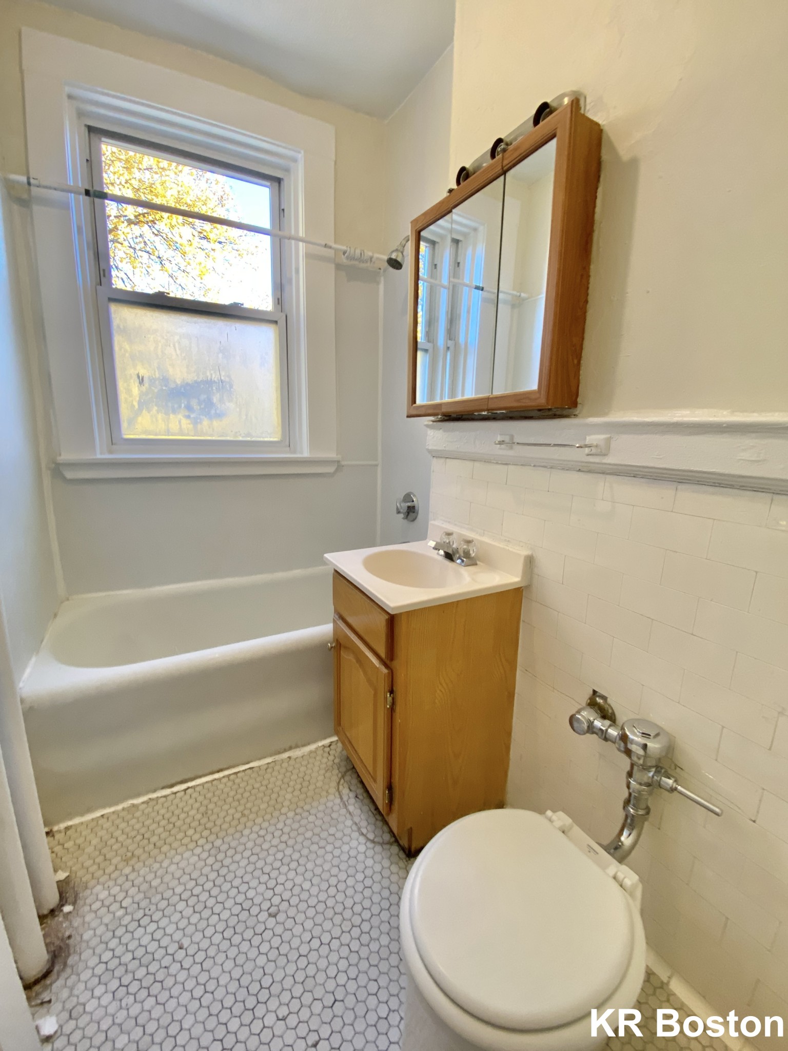 1 bed, 1 bath apartment for rent at 1167 Boylston St Unit 8, Fenway — photo 3 of 3
