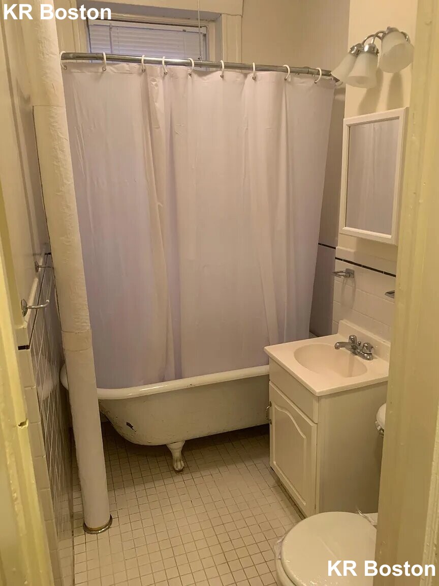 Studio bed, 1 bath apartment for rent at 117 Park Dr Unit 012, Fenway — photo 1 of 3