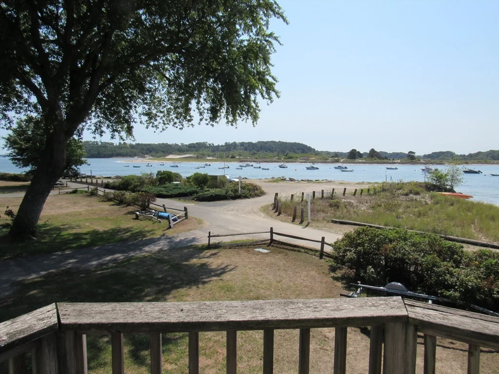 39 River Rd, Little Neck