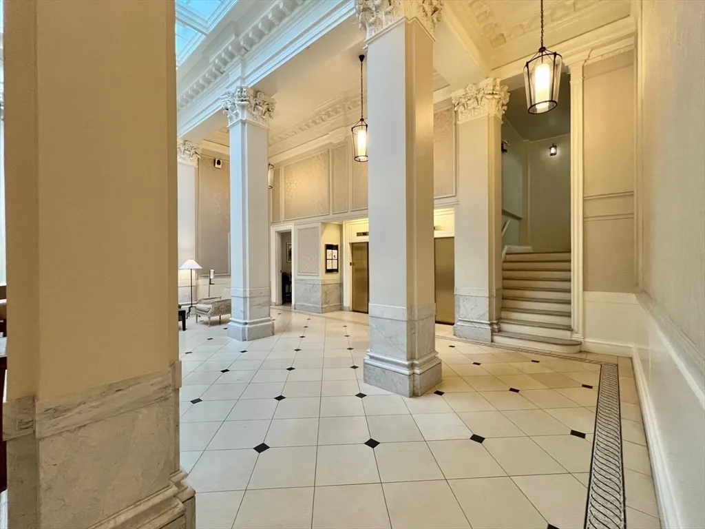 21 Beacon St, Downtown