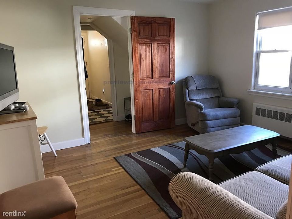 3 bed, 1 bath apartment for rent at 18 Caltha Rd Unit 4, Brighton